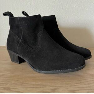 Vionic Black Suede Ankle Booties 10 wide